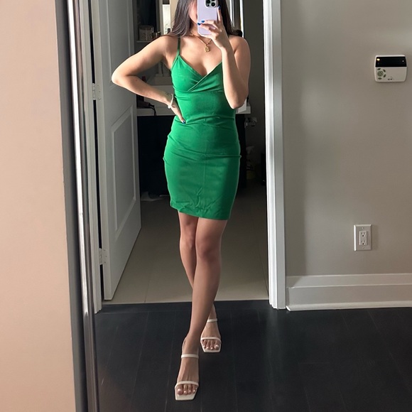 NEW WITH TAG ARITZIA DRESS - Picture 1 of 3